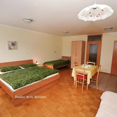 Flora Apartment